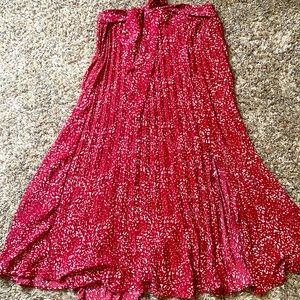 Skies Are Blue Red and cream patterned pleated midi skirt, size L